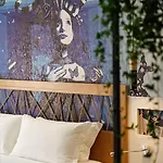 Πανσιόν Urban Karalis By Accomodo 4*